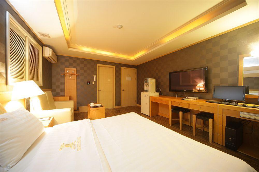 Hotel Noblesse, Yeoksam Szöul Kültér fotó