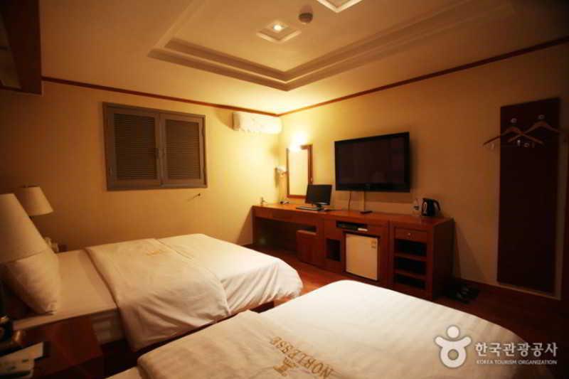 Hotel Noblesse, Yeoksam Szöul Kültér fotó
