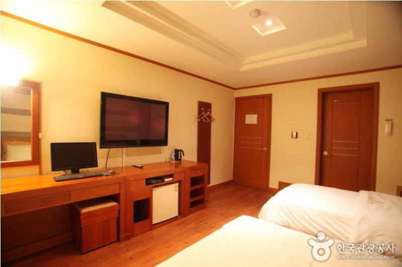 Hotel Noblesse, Yeoksam Szöul Kültér fotó