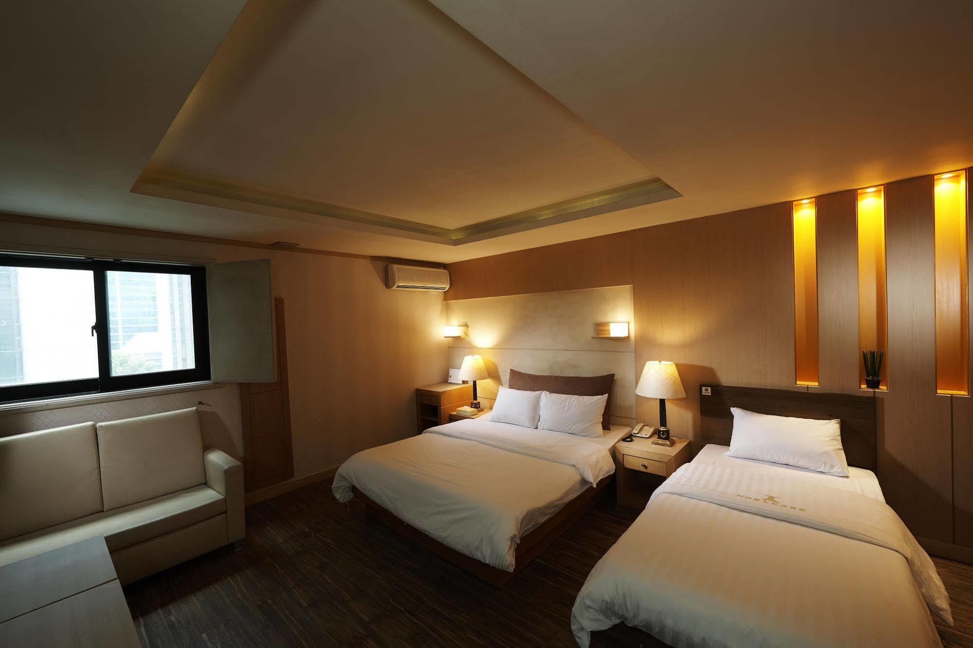 Hotel Noblesse, Yeoksam Szöul Kültér fotó