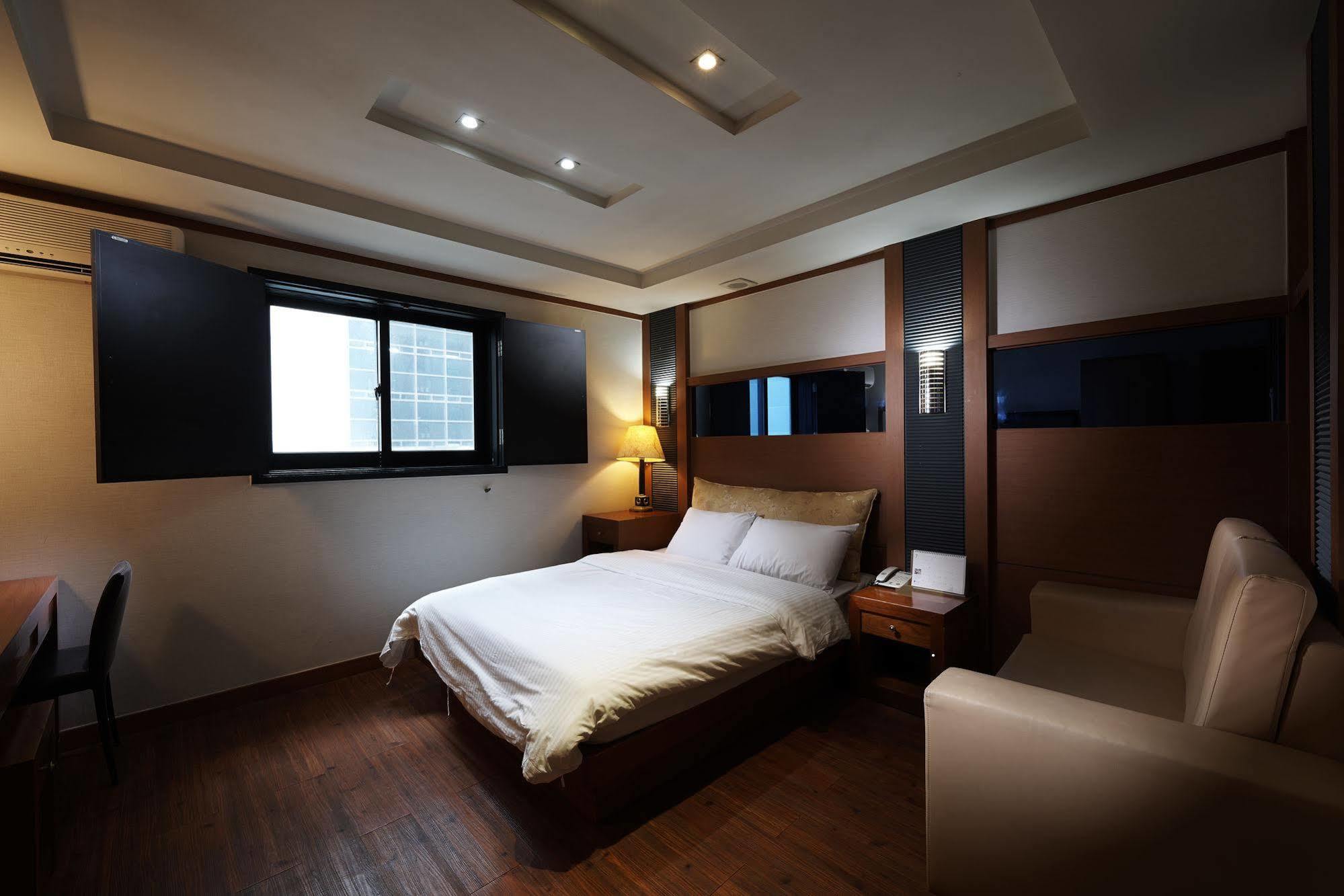 Hotel Noblesse, Yeoksam Szöul Kültér fotó