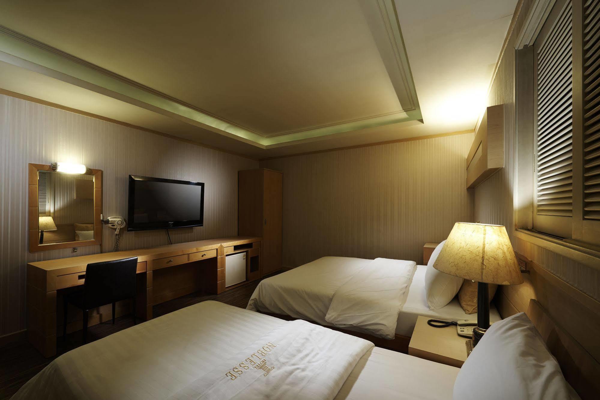 Hotel Noblesse, Yeoksam Szöul Kültér fotó