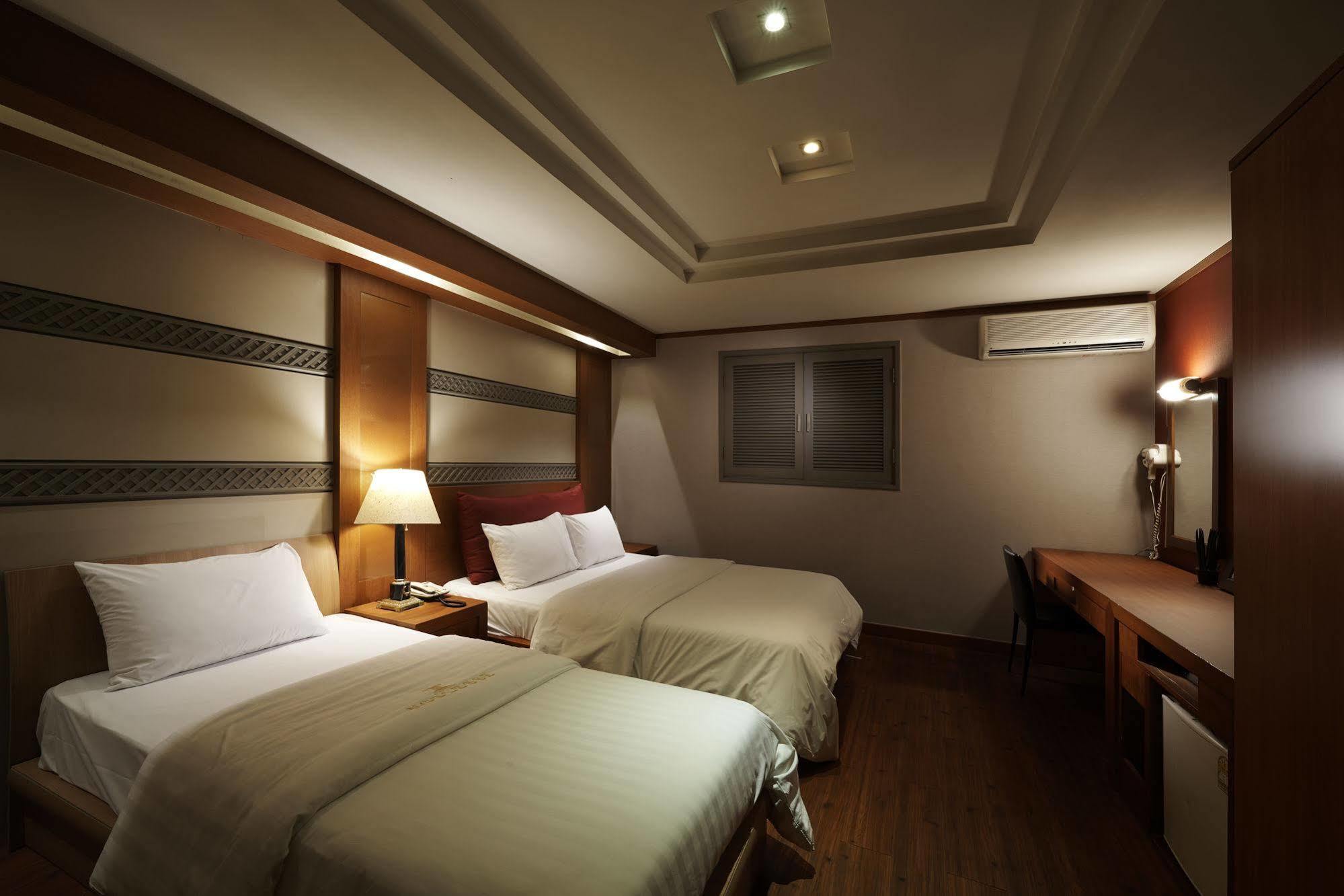Hotel Noblesse, Yeoksam Szöul Kültér fotó