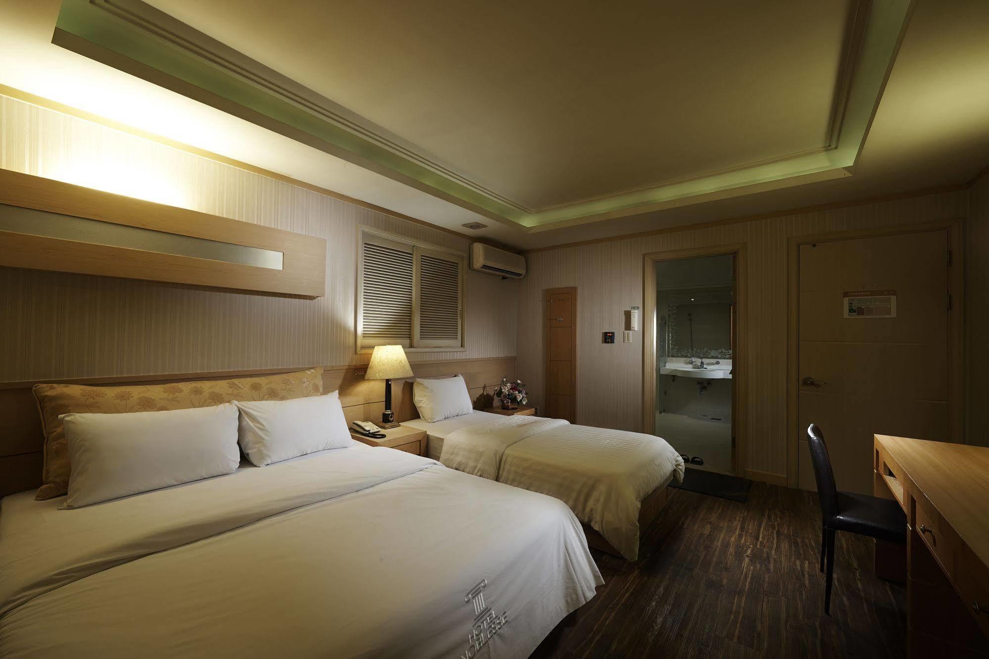 Hotel Noblesse, Yeoksam Szöul Kültér fotó