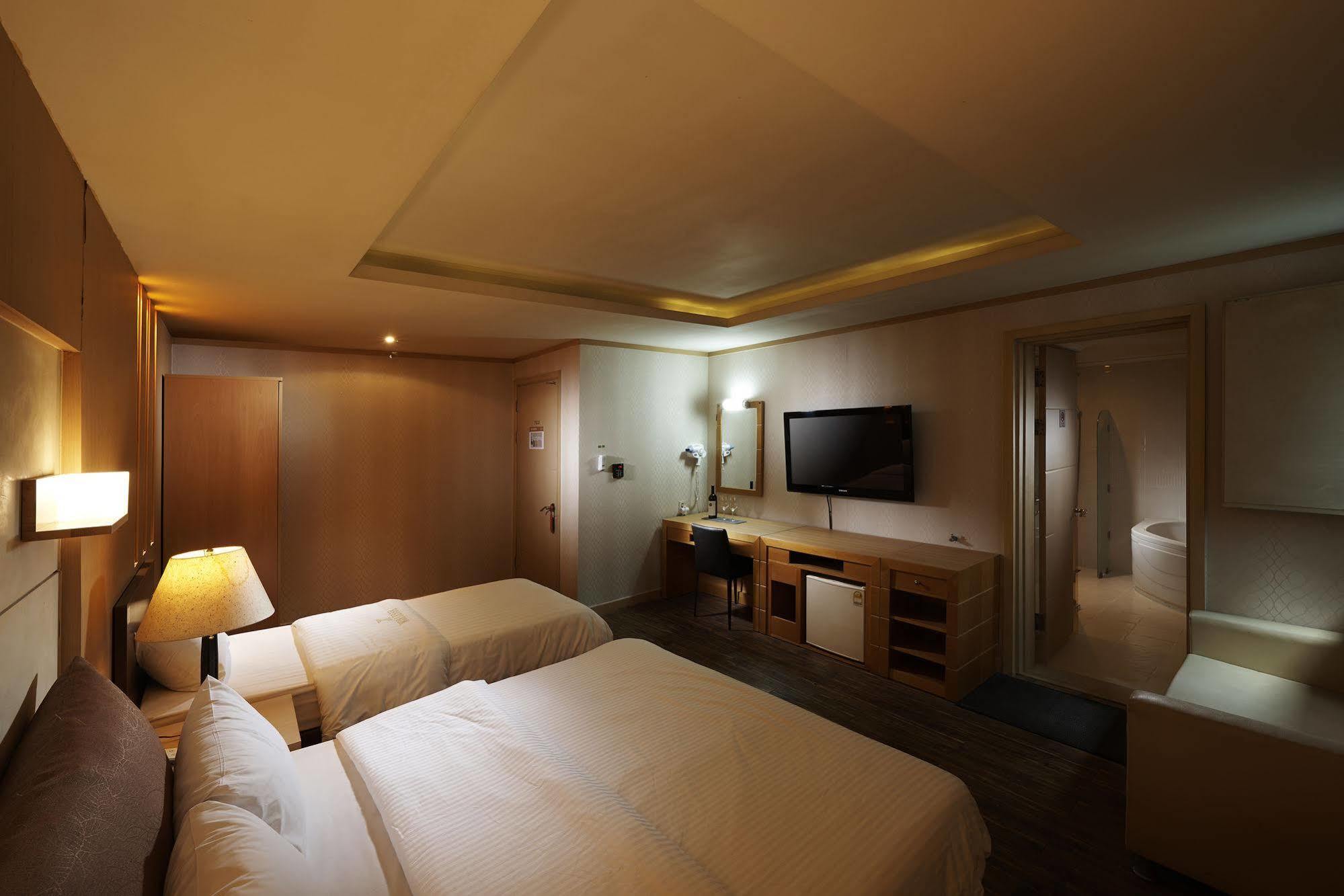 Hotel Noblesse, Yeoksam Szöul Kültér fotó