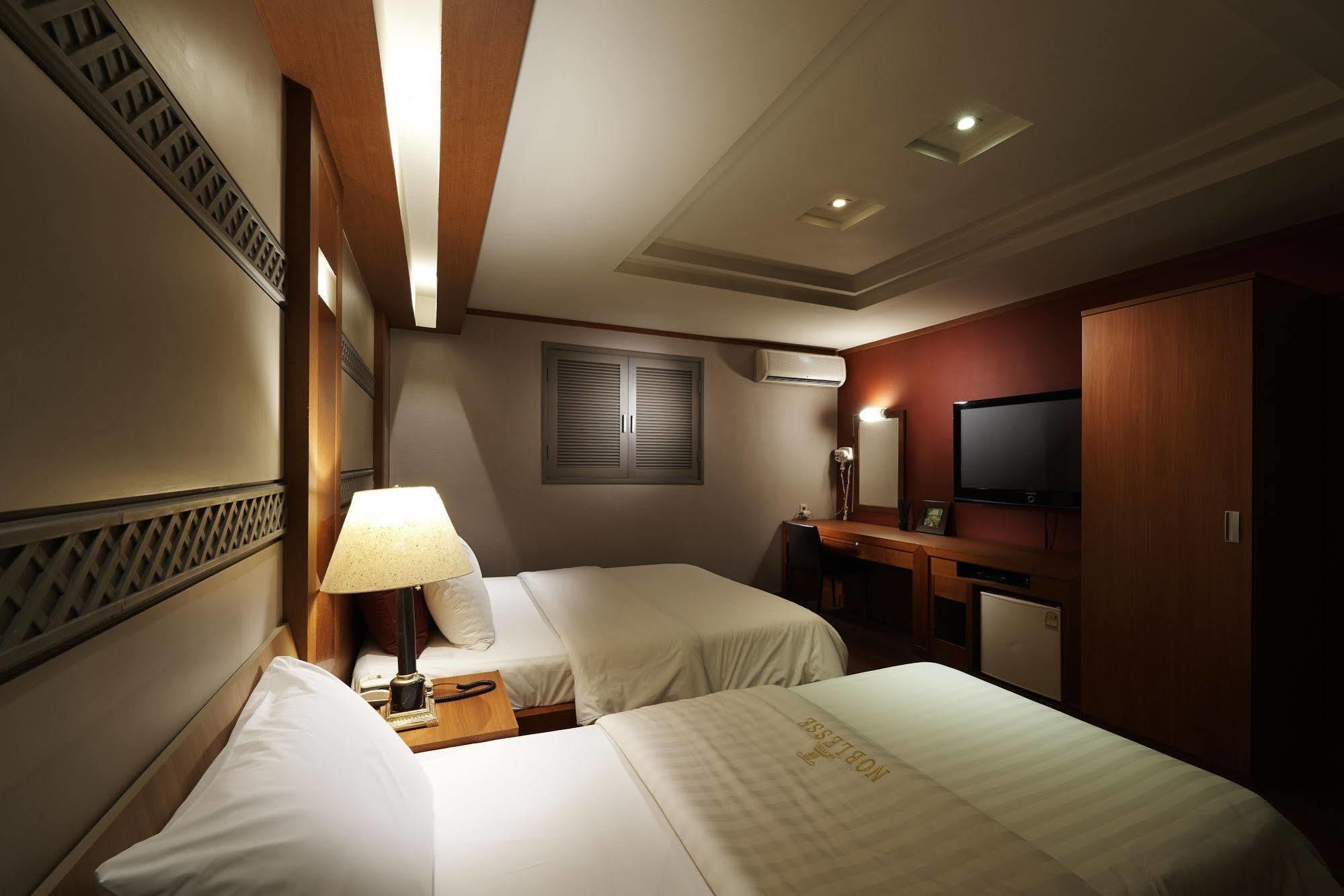 Hotel Noblesse, Yeoksam Szöul Kültér fotó