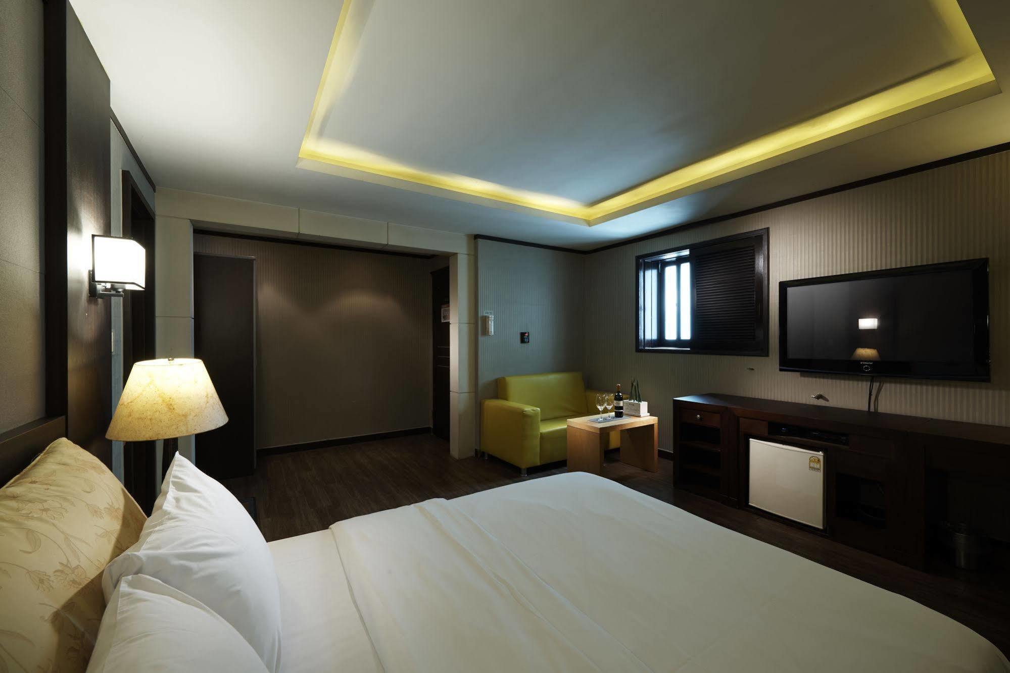 Hotel Noblesse, Yeoksam Szöul Kültér fotó