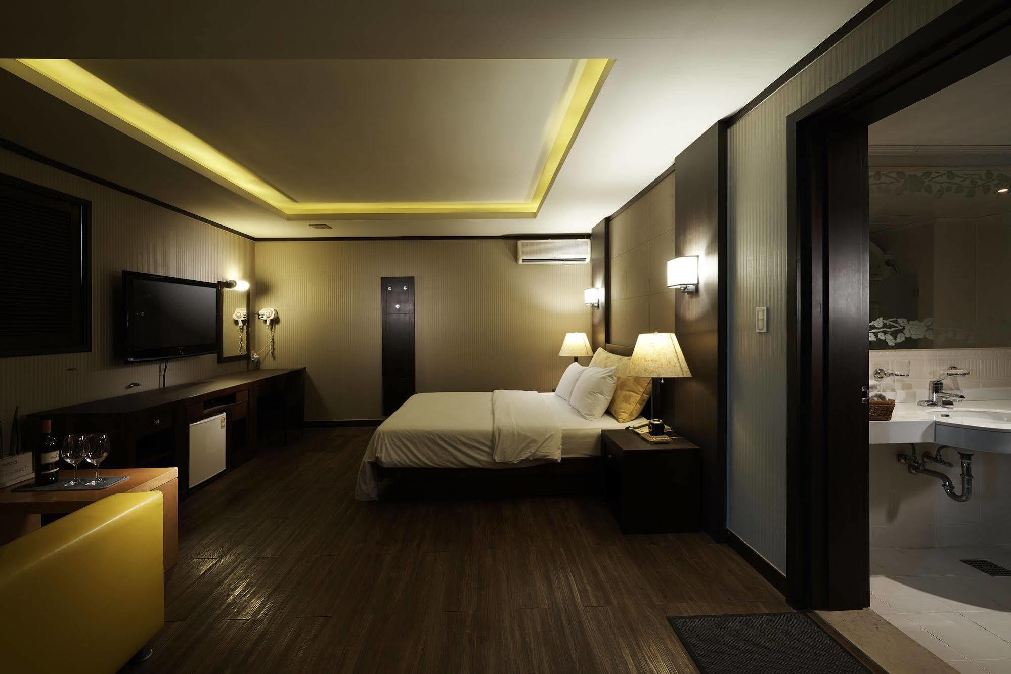 Hotel Noblesse, Yeoksam Szöul Kültér fotó