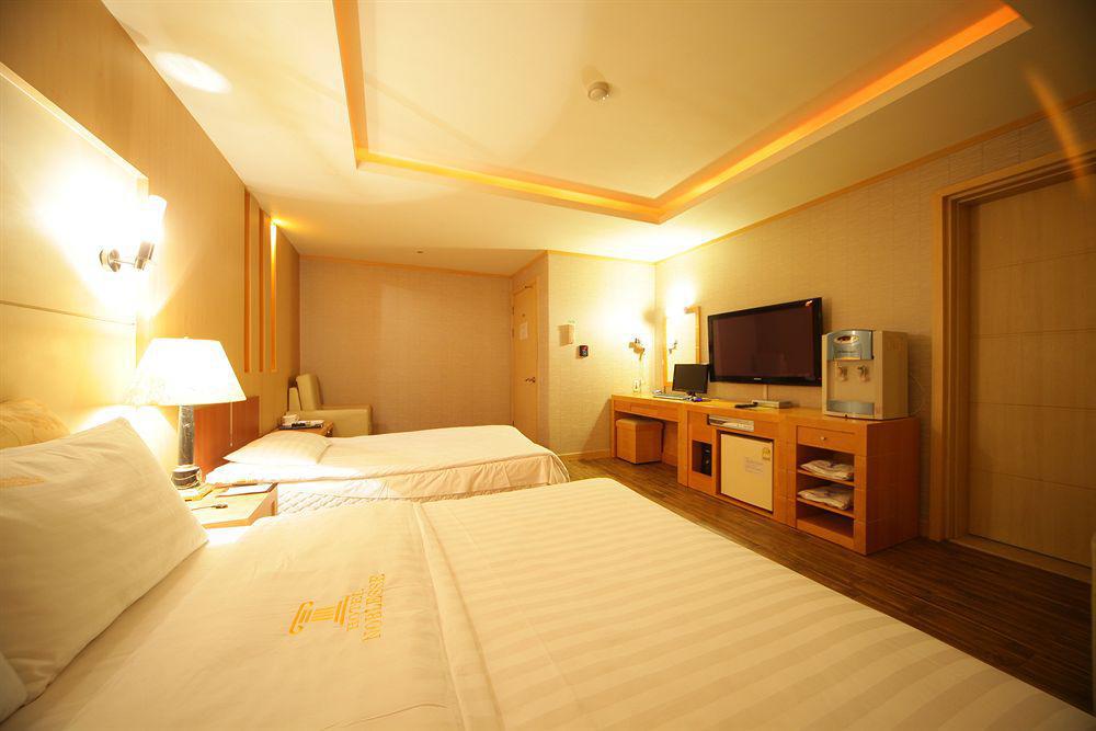 Hotel Noblesse, Yeoksam Szöul Kültér fotó